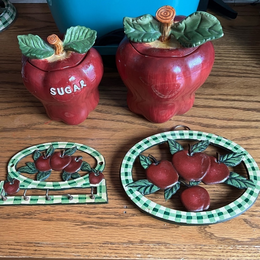 4 pc Apple Canisters and Apple Oval Trivets